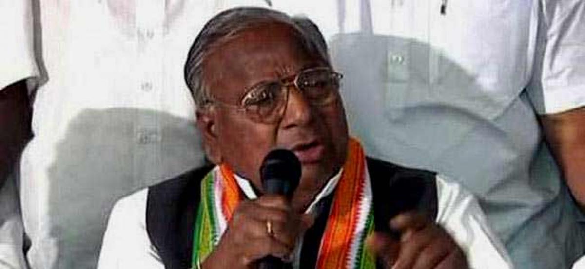 Congress leader Hanumantha Rao flays KCR over Rahul Gandhis tour