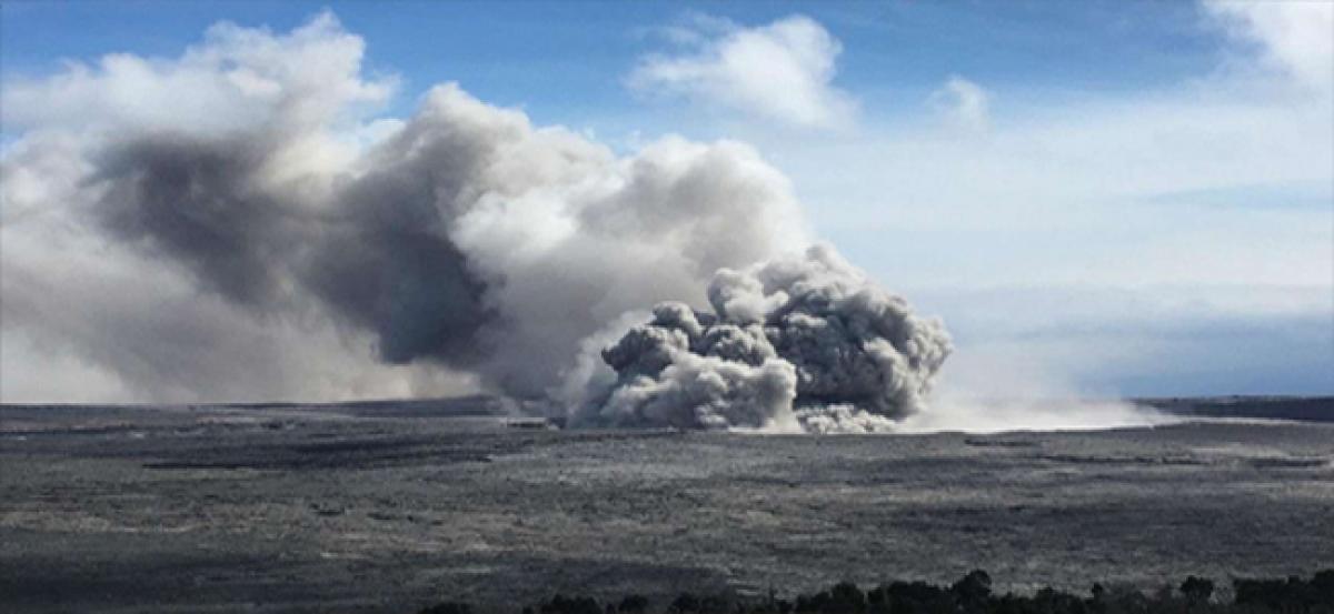 Hawaii helicopter evacuation readied as new lava stream hits ocean