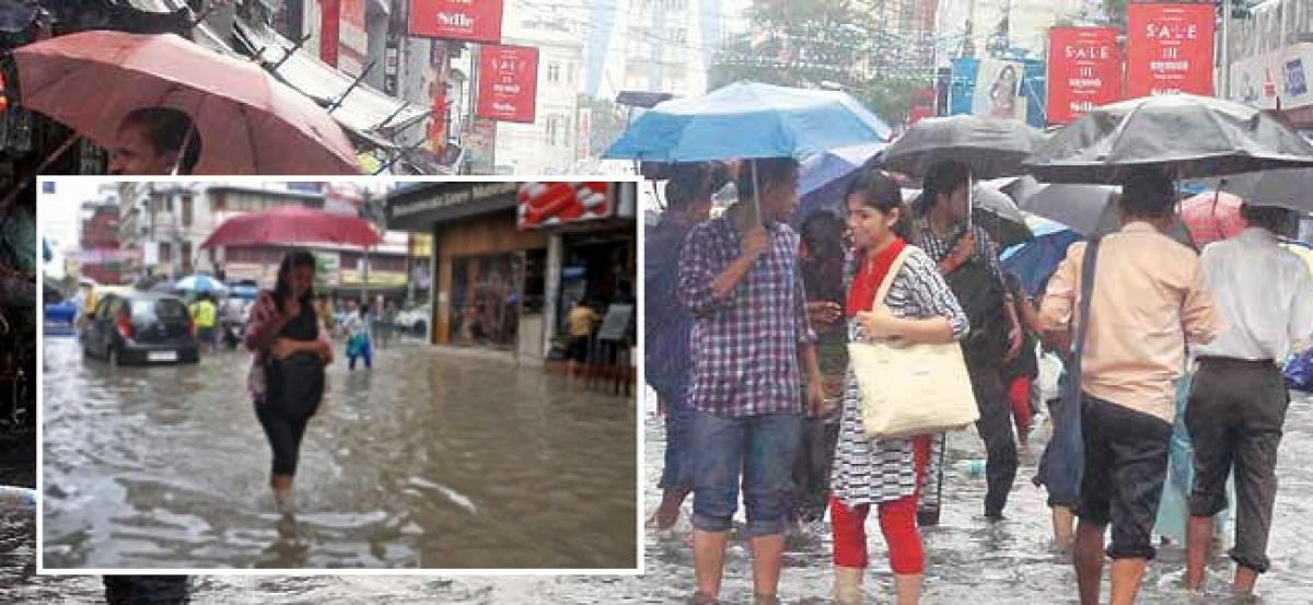Rain, high tide batter Kolkata, Bengal, Mamata blames Jharkhand