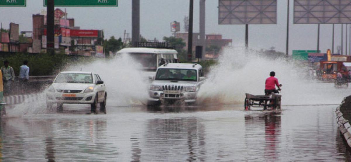 Delhittes wake up to heavy rain, several areas waterlogged