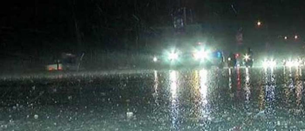 Heavy rain lashes Khammam, Warangal districts