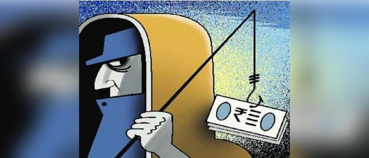 Three held for duping man of 35 lakh in Delhi