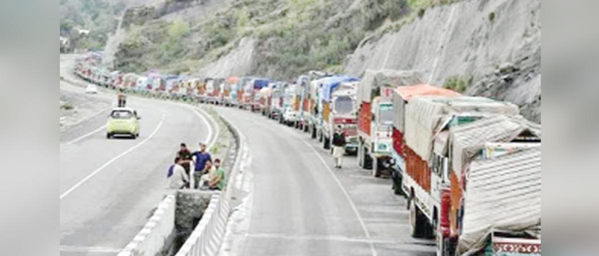 Jammu-Srinagar NH opens for one-way traffic