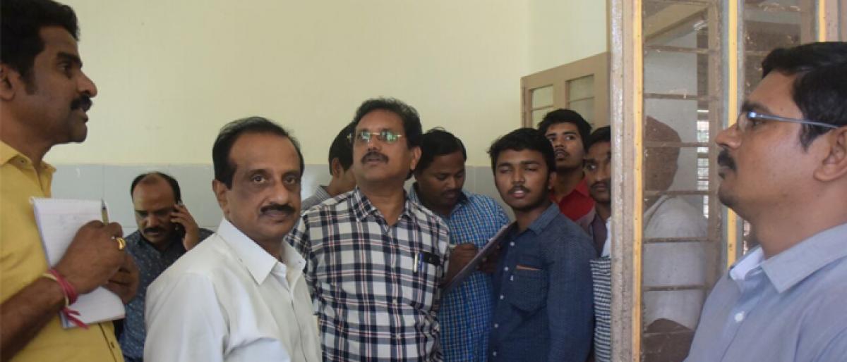 JNTU V-C visits student hostels