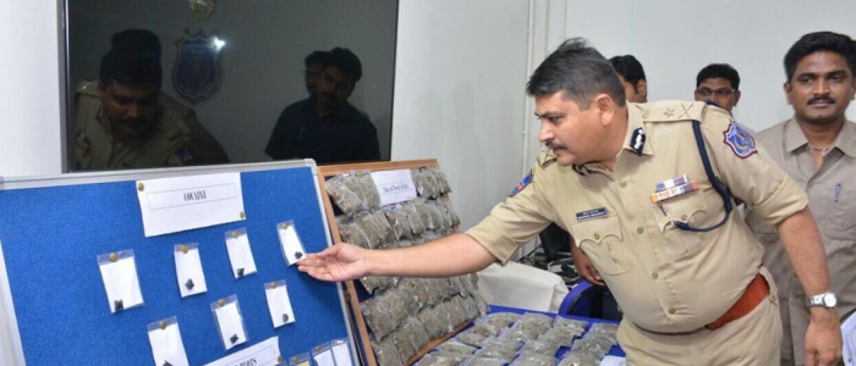 Cops nab four for selling narcotics