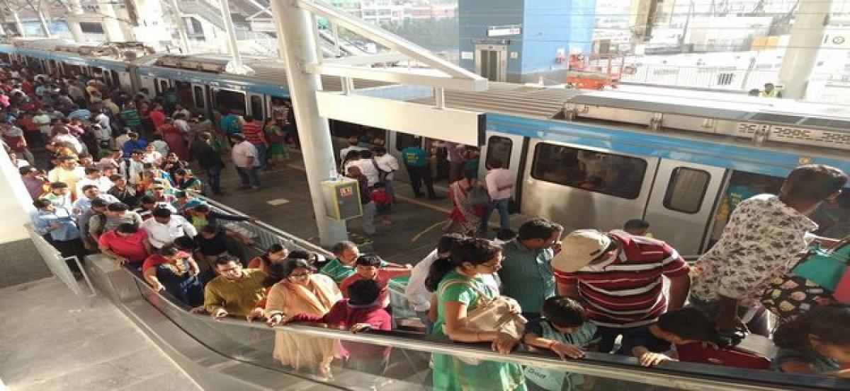 Ganesh Nimarjan: Metro services available till midnight