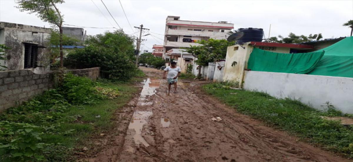 Neglected inner roads in sorry state of conditions