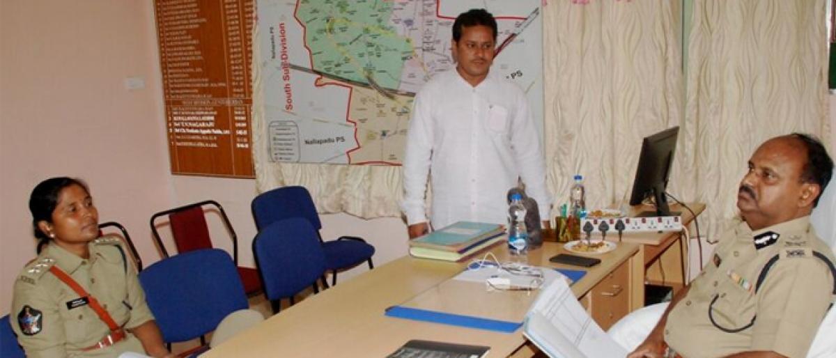 IG KV Gopala Rao inspects West DSP office in Guntur city