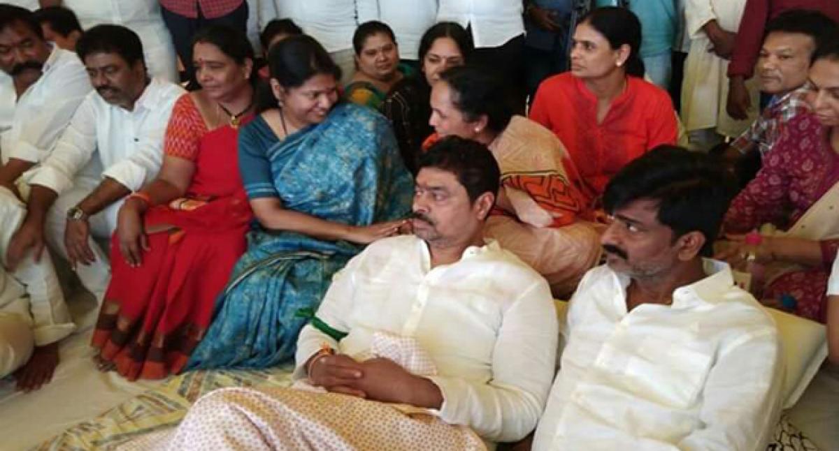 Kanimozhi extends support to C M Ramesh’s fast