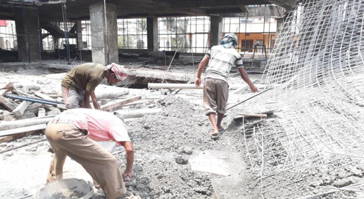 Seven injured as slab of under construction building collapses