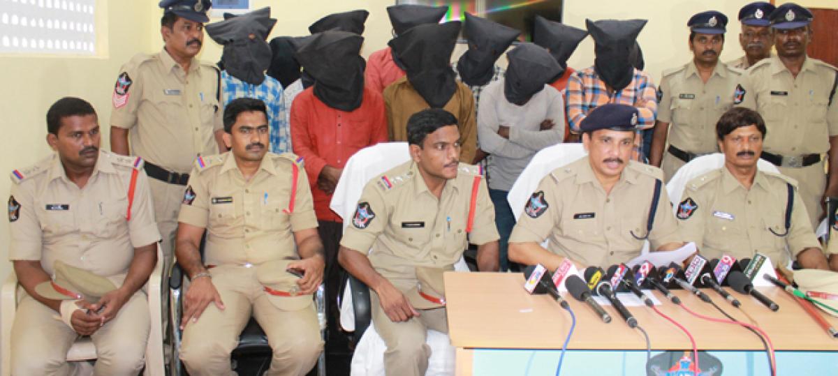 5 panchaloha idols seized; 13-member gang held in Guntur