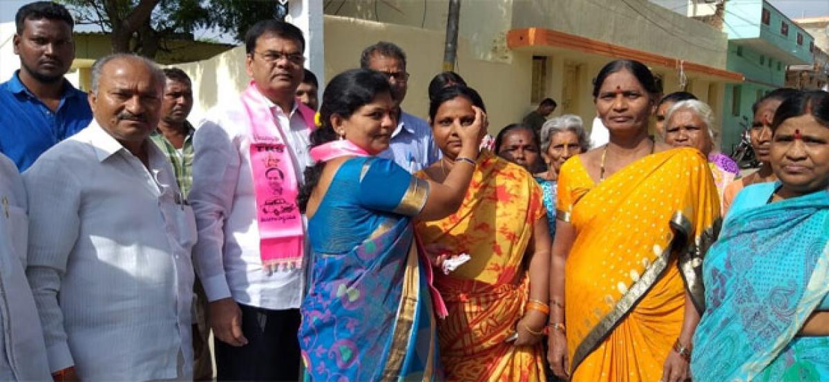 Corporator Padma goes door-to-door