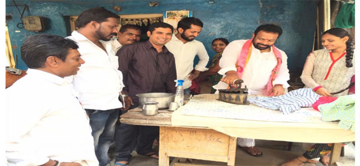 Intintiki TRS: Manne Govardhan Reddy visits Vittalwadi