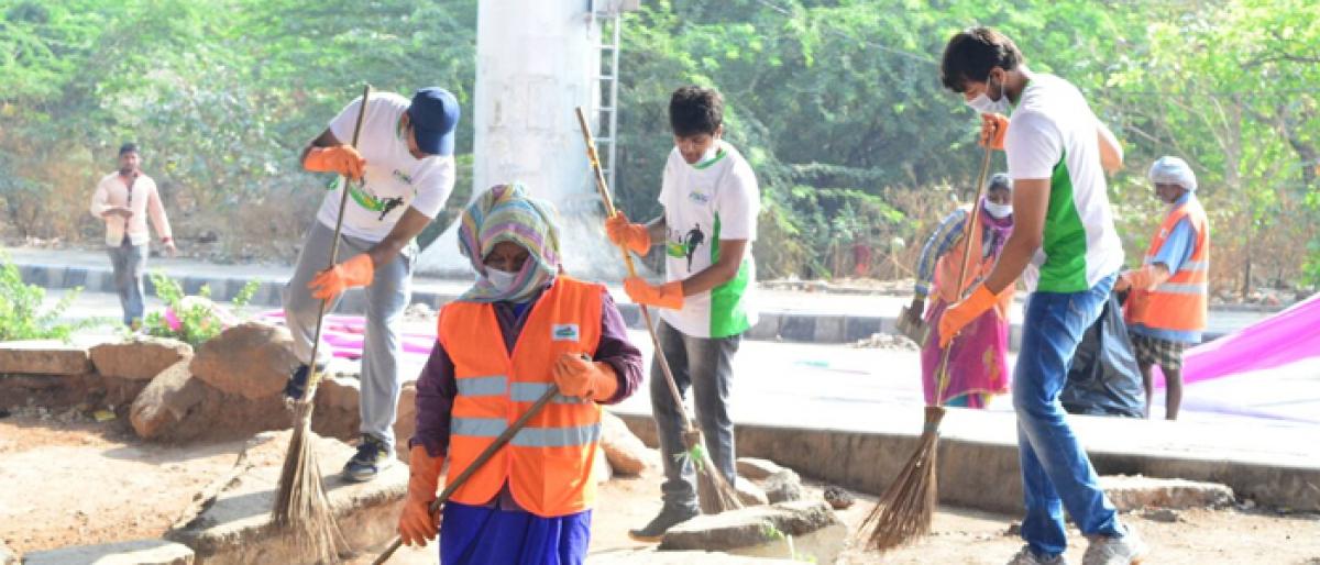 IT employees come out of cubicles, take up drive against plastic use