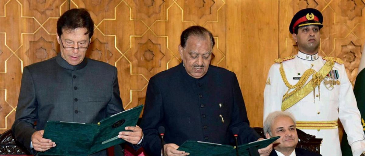 Imran sworn in new Pakistan PM
