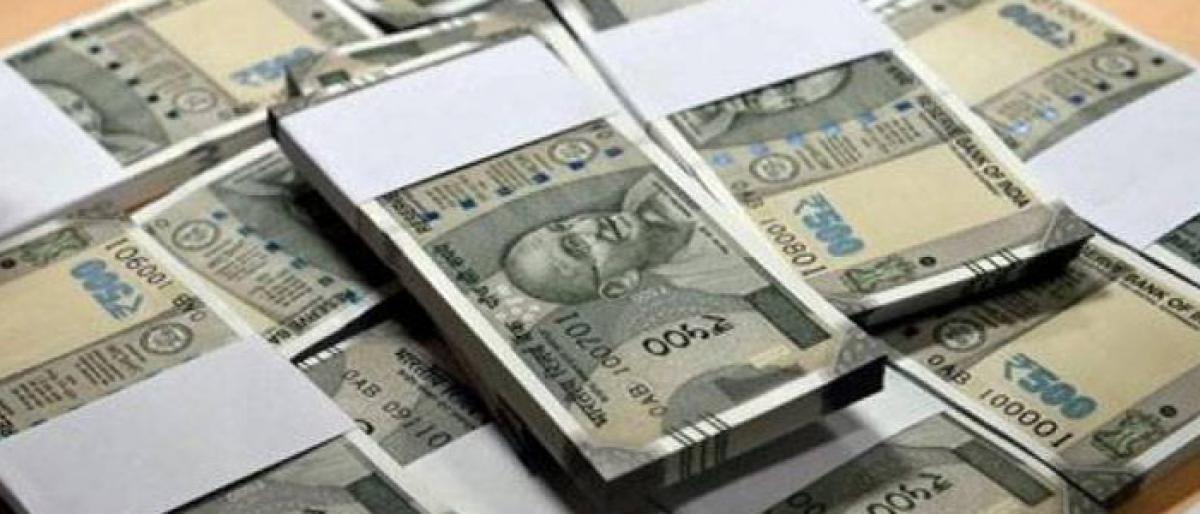 Foreigners dumping Indian bonds at record pace