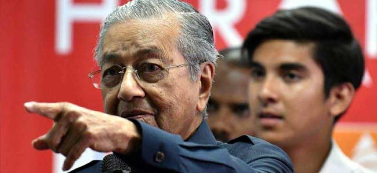 Malaysias 92-year-old PM Mahathir Mohamad says hell stay in office; no deal for scandal-tainted Najib Razak