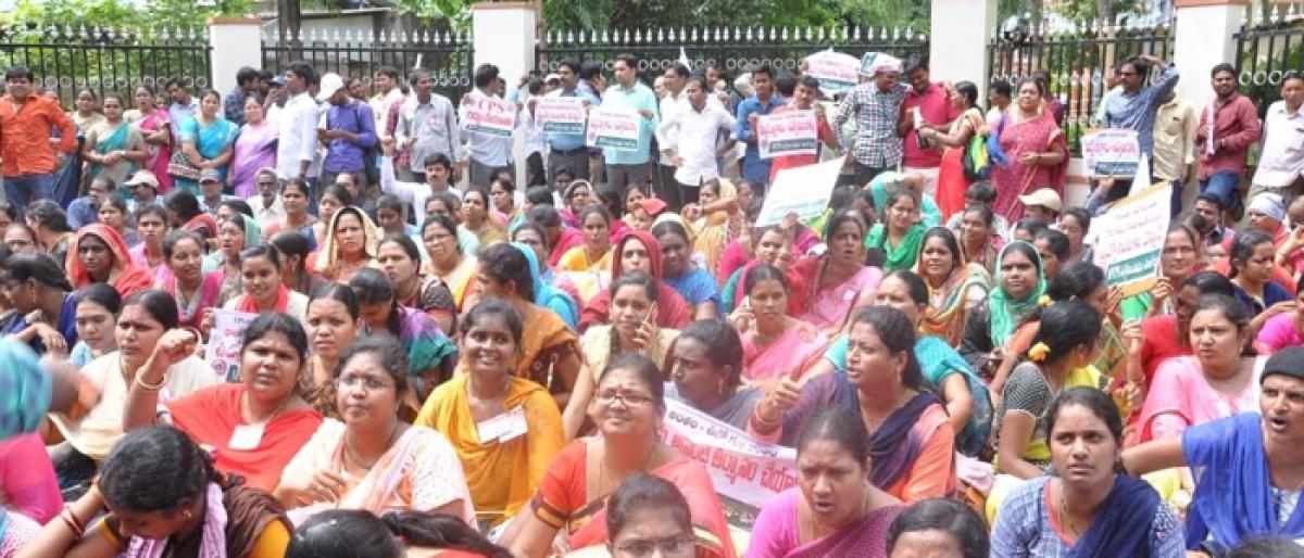 JAC of employees stages dharna in kakinada