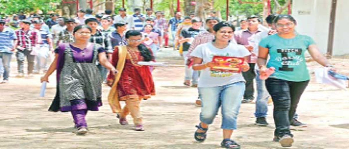 Engg colleges cock a snook at JNTU rules