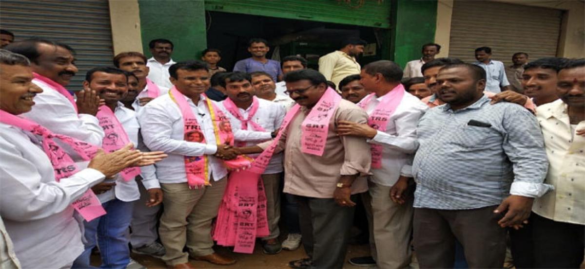 Quthbullapur Congress leaders join TRS party