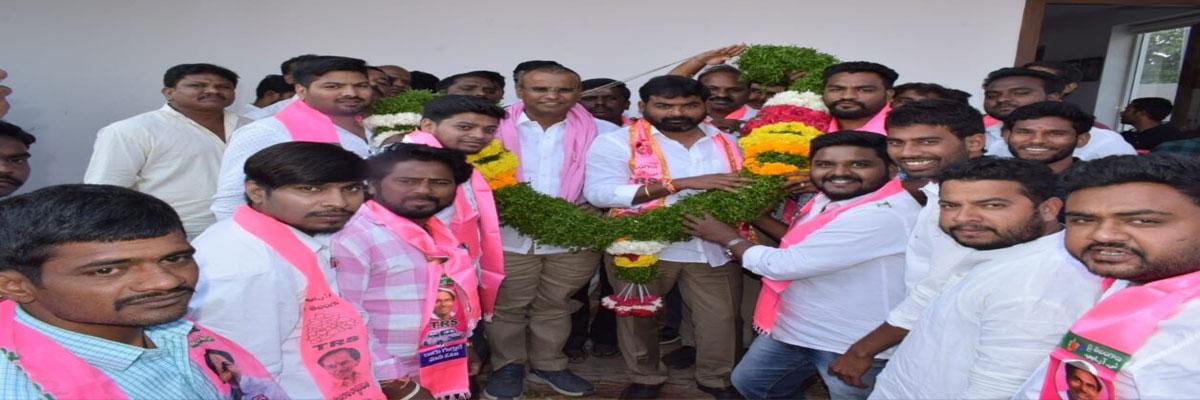 500 NSUI activists join TRS