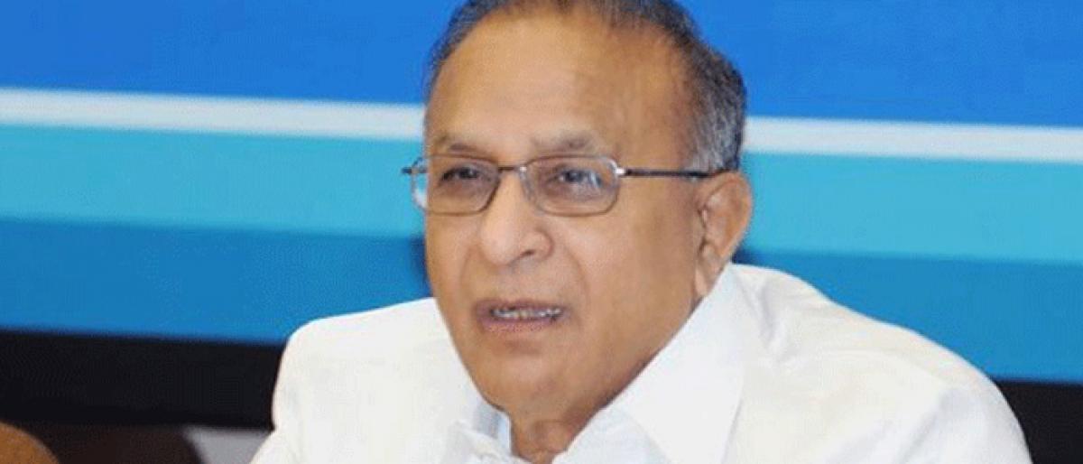 Jaipal rips into KCR for kowtowing to Modi