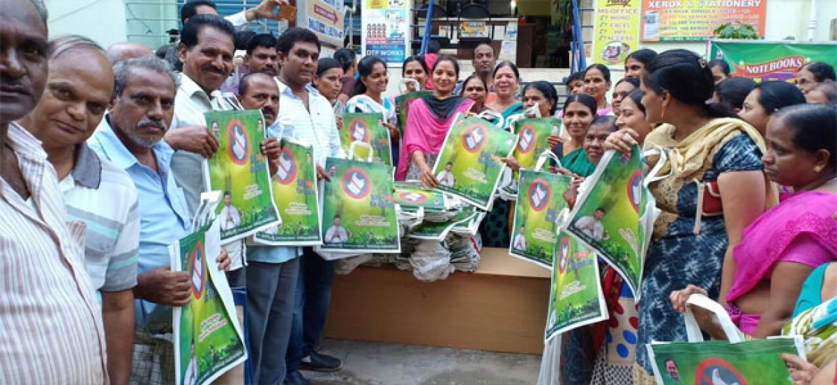Corporator Pannala distributes jute bags