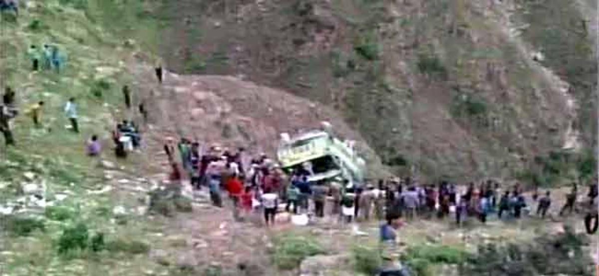 9 Killed, 6 Injured As Tempo Falls Into Gorge In Jammu