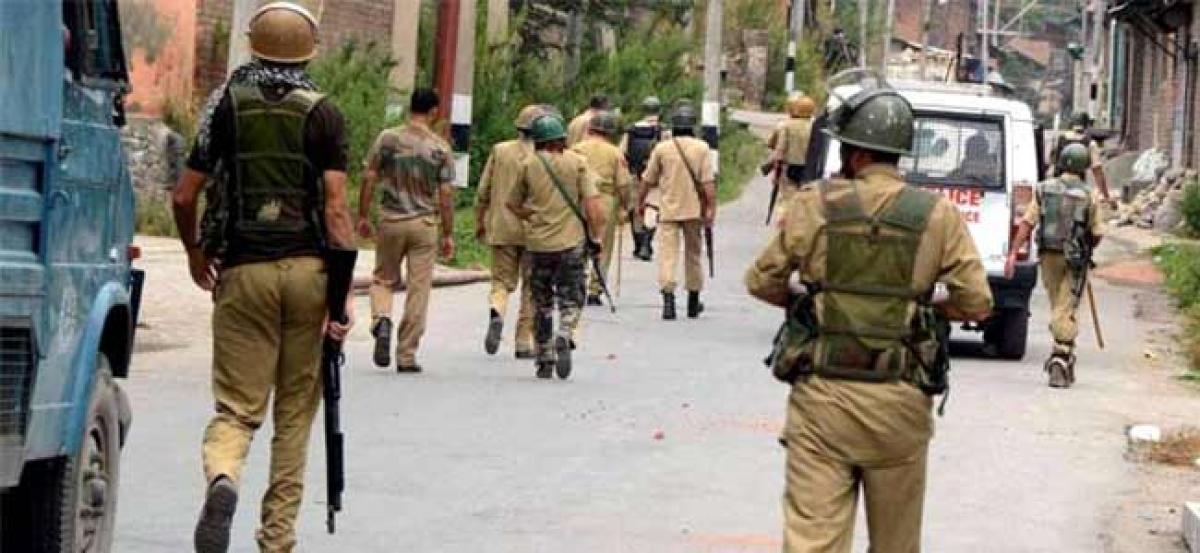 Jammu and Kashmir: Encounter breaks out between security forces and terrorists in Baramulla