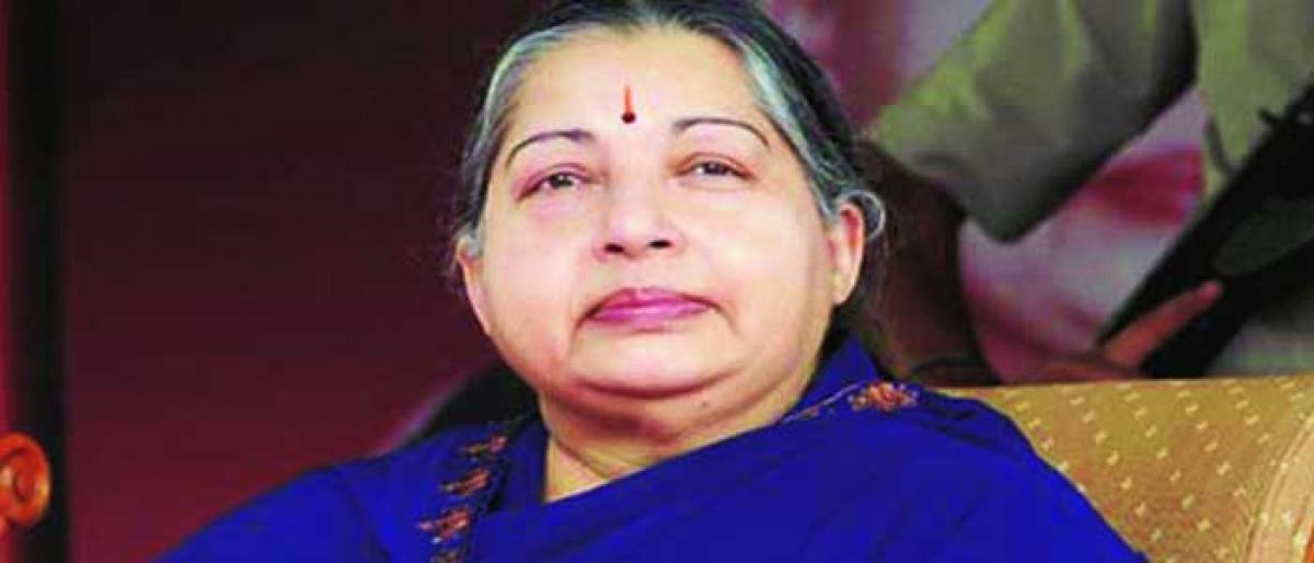 TN CM orders judicial inquiry into Jaya’s death