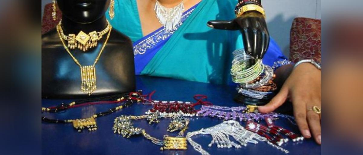 Jewellery showroom robbed at gunpoint in east Delhi