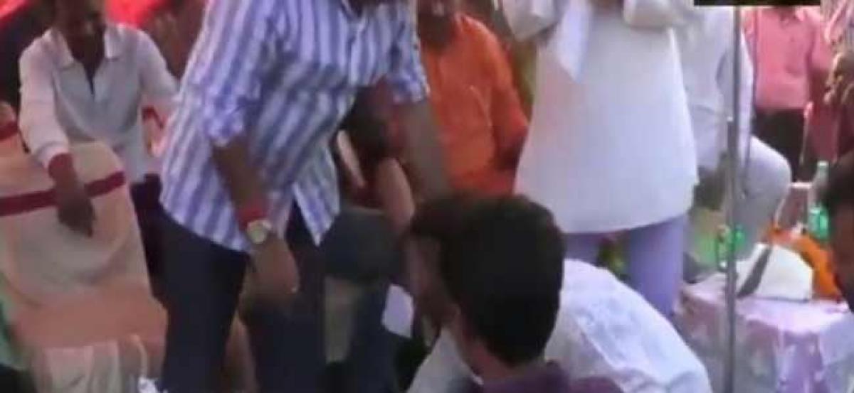 Man washes BJP MP Nishikant Dubeys feet, drinks used water