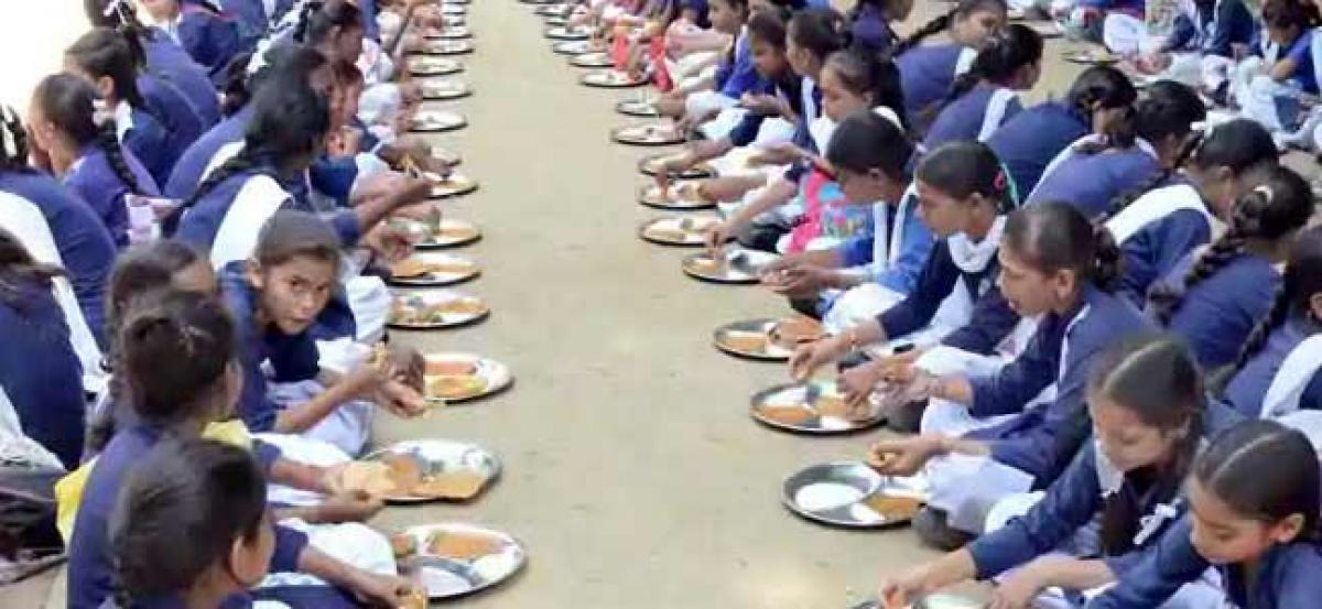 Jharkhand: One dead, around 100 sick after eating mid-day meal in school