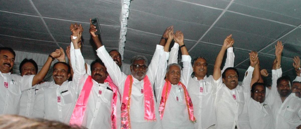 3 Mahbubnagar Congress leaders join TRS