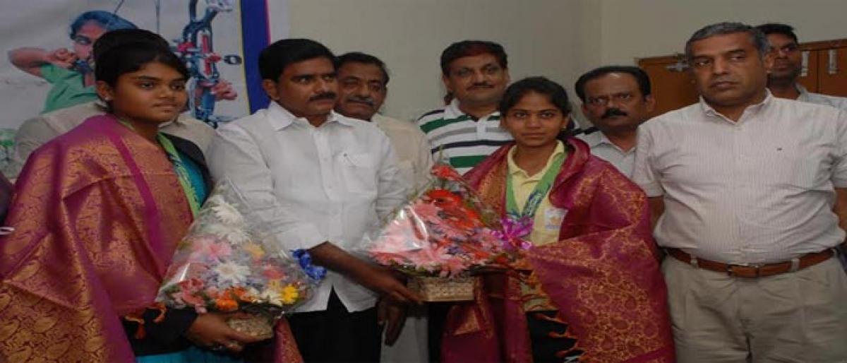 Jyothi Surekha  felicitated by Collector