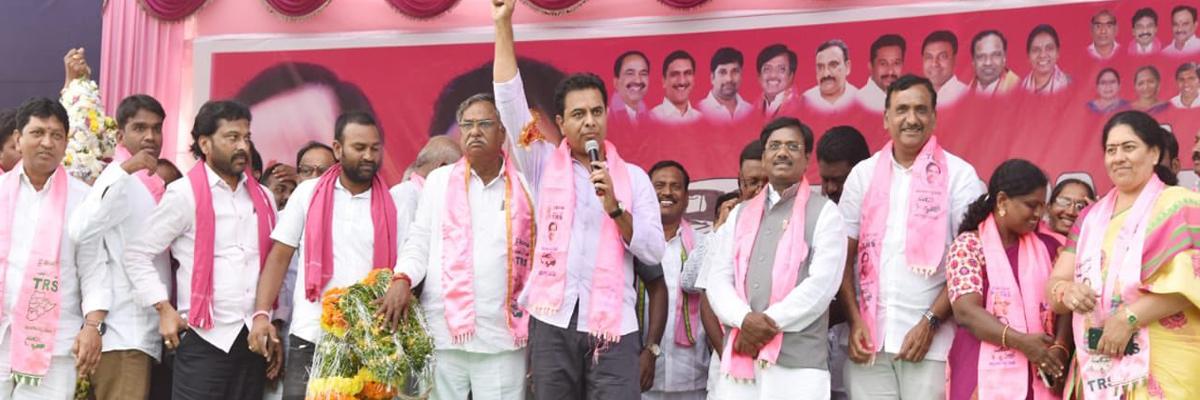 Unable to face TRS, 4 parties formed grand alliance: KTR