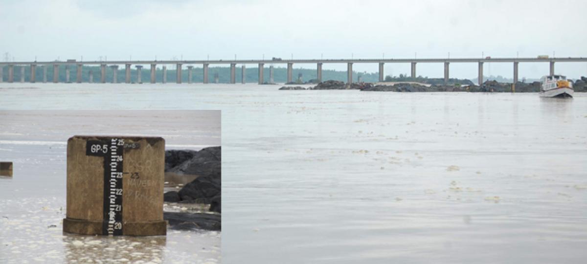 Godavari water level reaches 20.3 ft mark