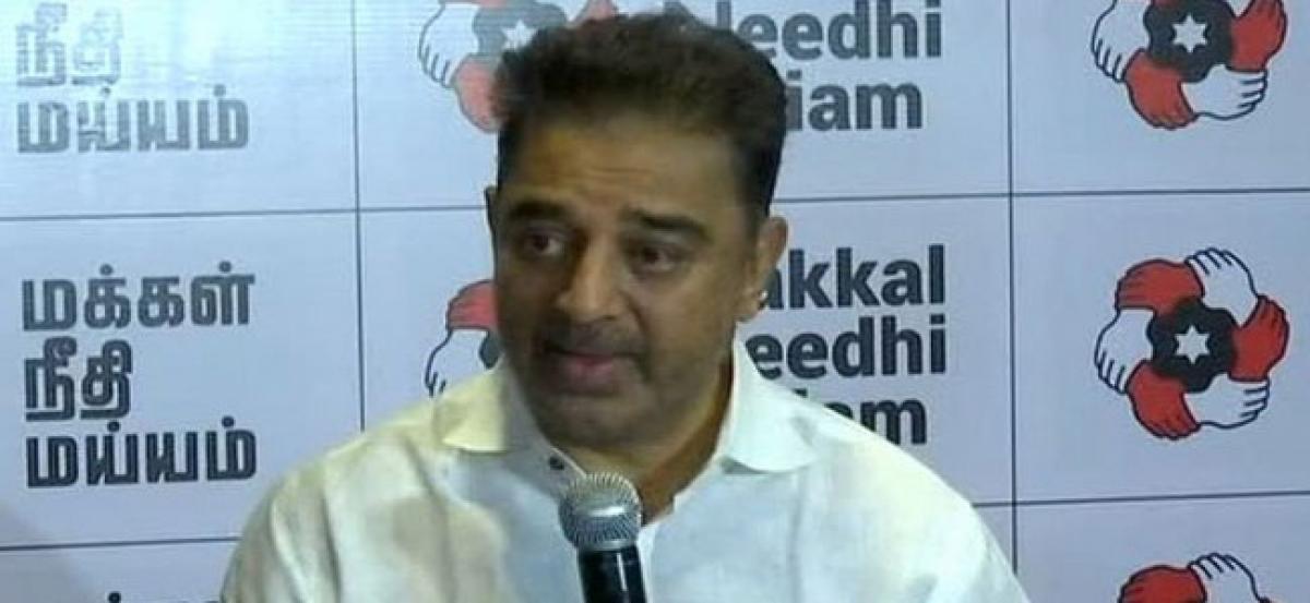 Kamal Hassan backs Rahul, criticizes demonetization