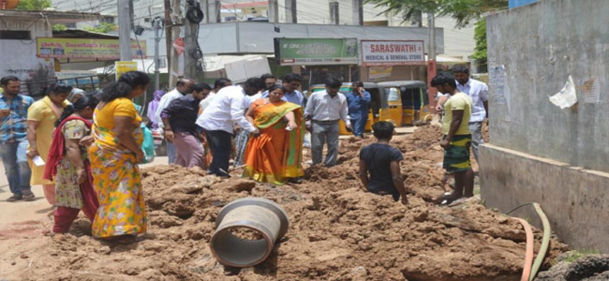 Civic works inspected by Vivekananda Nagar Corporator