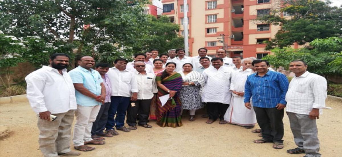 Residents felicitate corporator Kavitha
