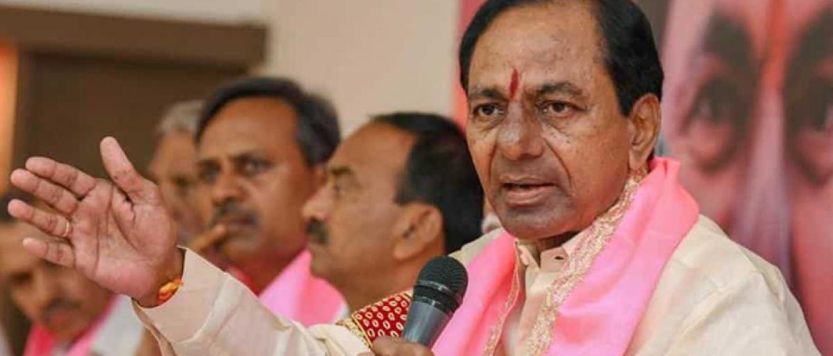 Naidu shani for Andhras in Telangana: KCR