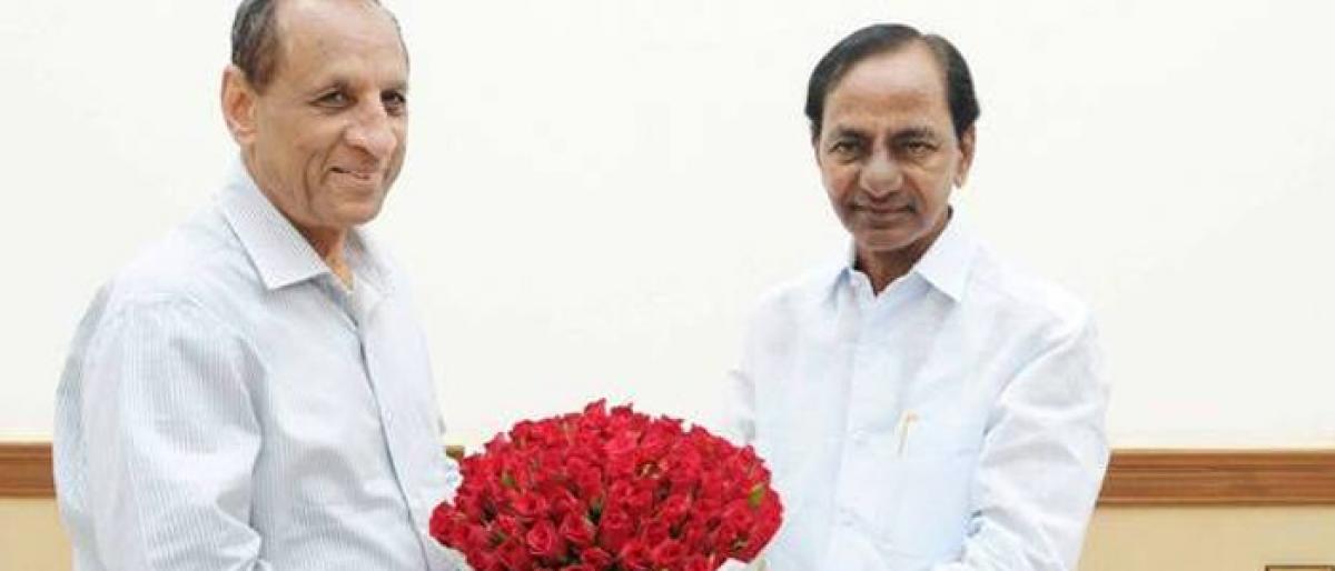 KCR calls on Governor ESL Narasimhan