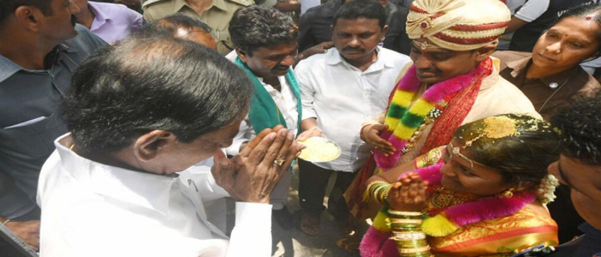 Surprise visit: KCR blesses newly wedded couple