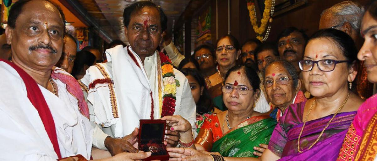 KCR vows to offer prayers as CM again