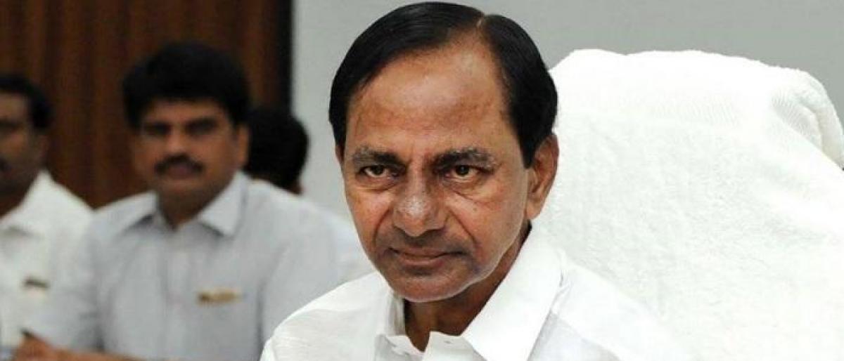 KCR gifts land, money to Padmashalis