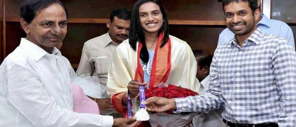 KCR felicitates PV Sindhu, Pullela Gopichand