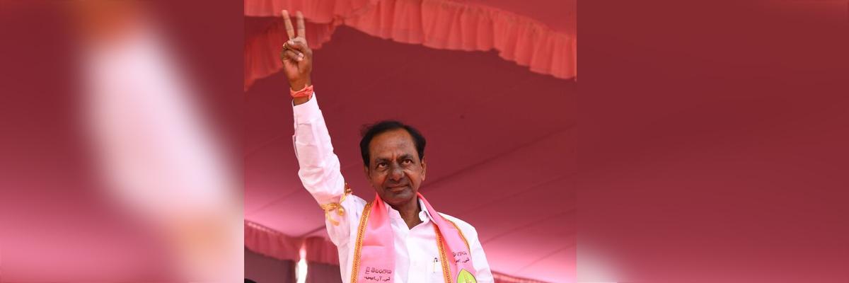 Defeat Congress daridrulu to remove poverty: KCR