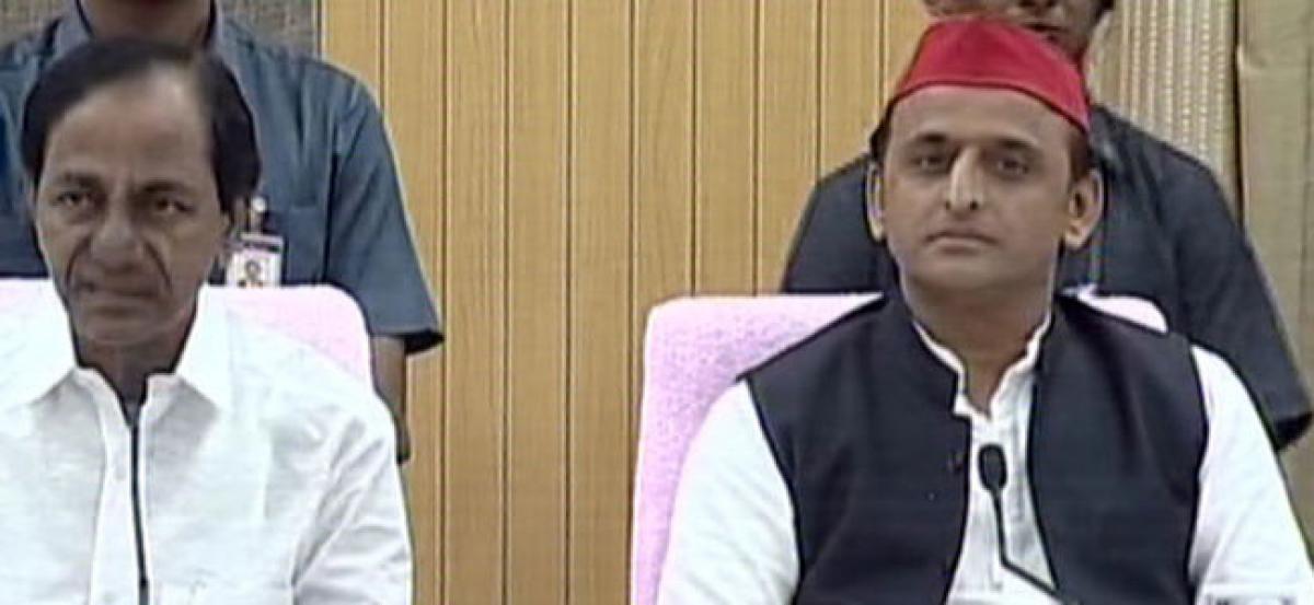 Federal Front agenda: KCR, Akhilesh Yadav to work towards happy life for farmers