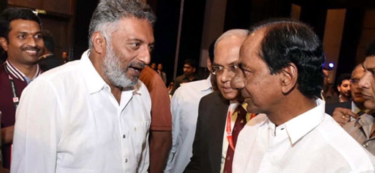 Actor Prakash Raj meets CM KCR