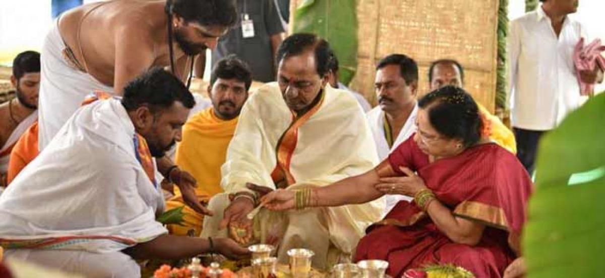 For Telanganas prosperity, KCR holds yagna ahead of state polls